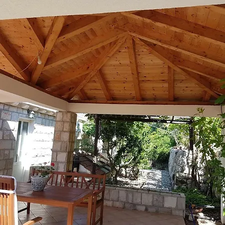 Hansal Appartamento Saplunara